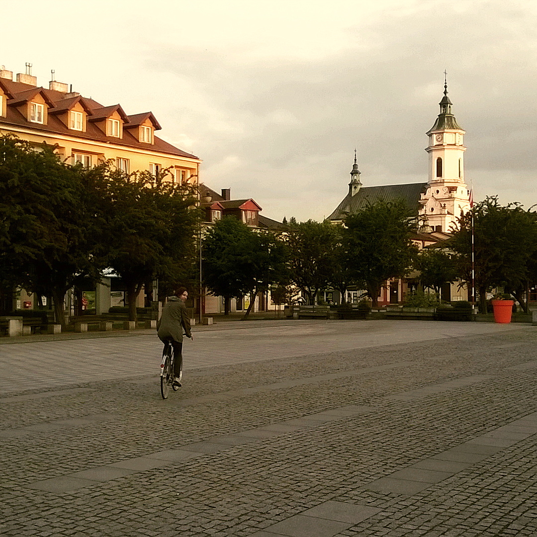 Rynek Miasta Ostrowca Św. Teraz pusty, ale 24.09 dopiszecie?