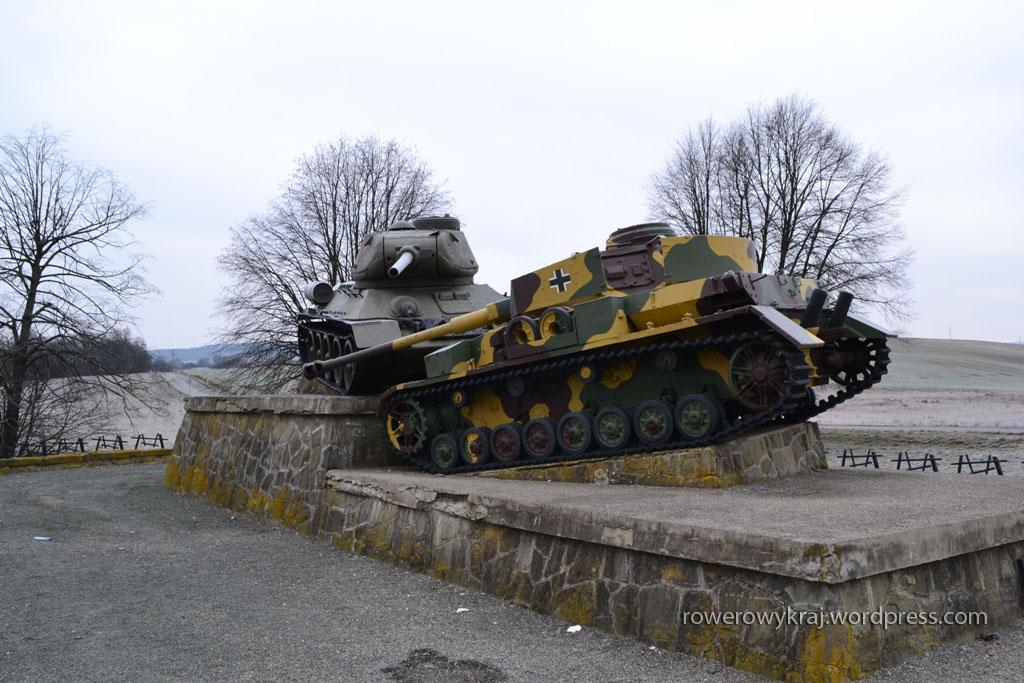 pomnik bitwy o Przełęcz Dukielską po słowackiej stronie